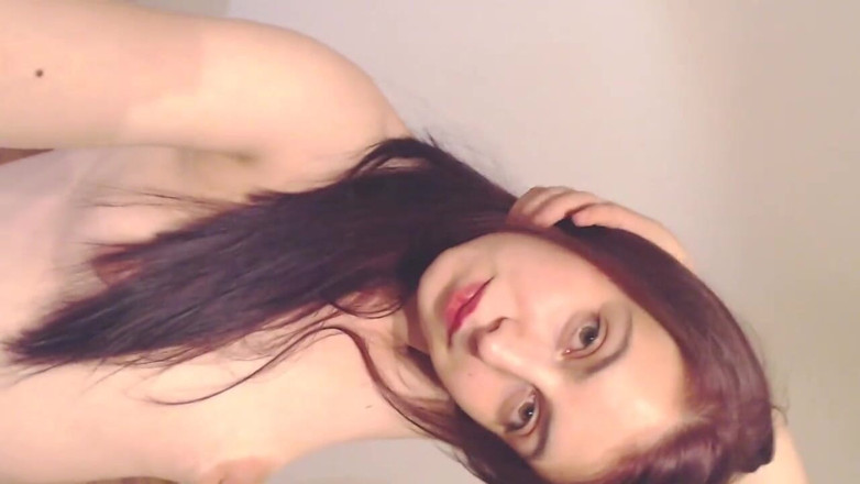 Katherine Squirt: dans pentru tati, el îmi adoră corpul sexy
