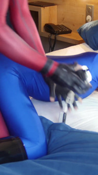 Oktavia Milton em zentai fantástica lycra