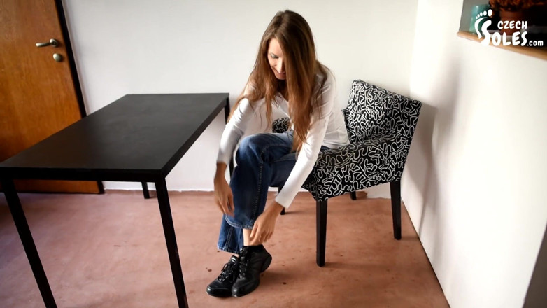 Czech Soles - foot fetish content: Eliška的性感大脚只为你服务