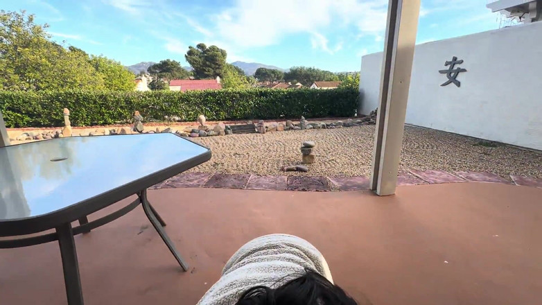 SquishMallow3328: 190cm、100kgの中国人スタッドがバルコニーでフェラチオを受け、寝室で中国のビッチとセックス