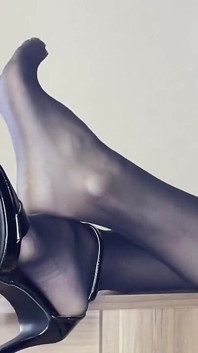 Uzależniony od Valerias Foot - Nylon Foot Worship (część 1)