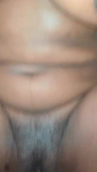 Moja żona jeździła na mnie całą noc i dostaje creampie w zamian