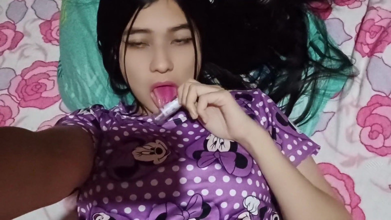 Yuli and tony: Bohatý ženský orgasmus s mým novým pyžama. Jsem velmi nadržená pokaždé,...