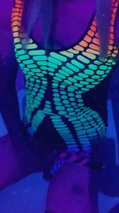 CarmenMelatonin: 派对女孩想玩