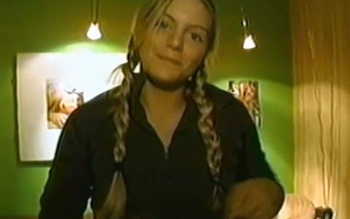 Homegrown GFs: Jenifer zuigt lul en krijgt dan haar kutje geneukt