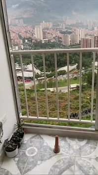Zierliche Latina Fickt Sich Auf Dem Balkon