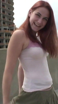 Addie Juniper no telhado tira roupa gmdg2104