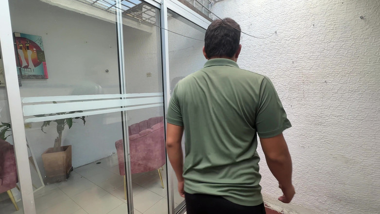 ManuelaAlvarez: Sleduji svou nadrženou nevlastní sestru nahá na dvoře, jsem velmi...