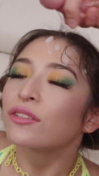 Drobná šukací panenka Amber Summer je nadržená pro hardcore sex Nade Nasty!
