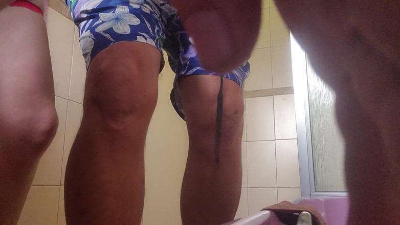 Sparowdox: Follando a mi mejor esposa de amigos en el baño