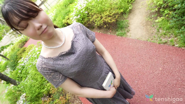 Tenshigao: La casalinga giapponese tomoko ha tette enormi
