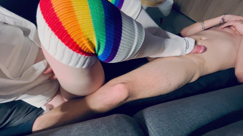 Frenchsockjob: Saya sockjob abang tiri saya dengan stokin panjang