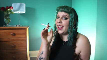 Goddess Kinx: Learn to Smoke
