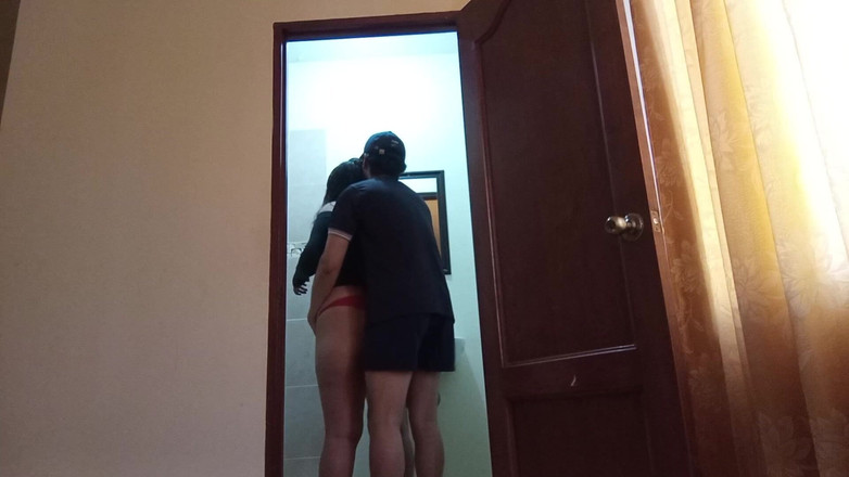 Moo DBOXXX: 시골에서 온 18살 친구와 함께 남친을 만나러 갈거야, 몸 전체에 정액 냄새가 나는 그녀