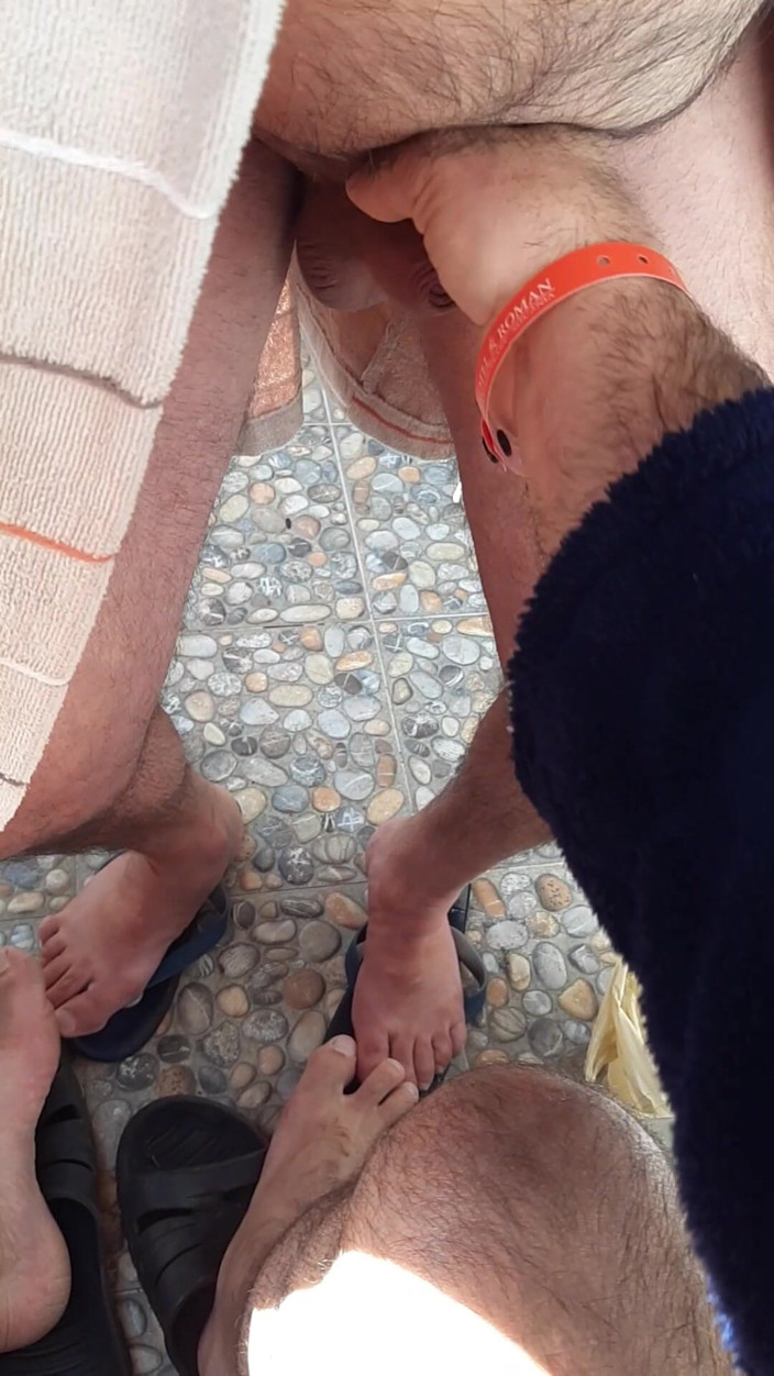 Grand Dick: Kaki dan di balkon