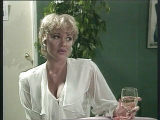 Naughty Girls: Prsaté milfky jsou sakra nadržené