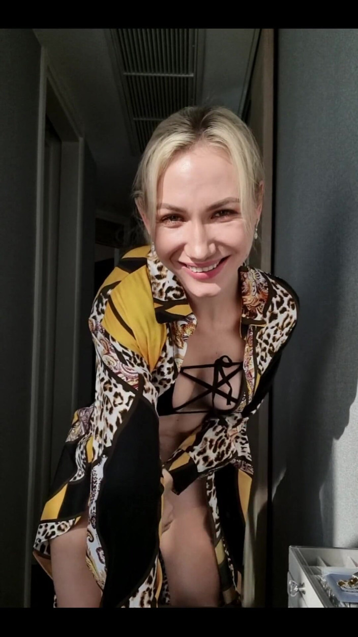 Angel The Dreamgirl: Beni banyoya kadar takip edecek misin?