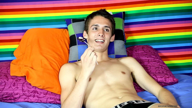 Lollipop Twinks: L’adorable jumelle Leo Page donne une super interview