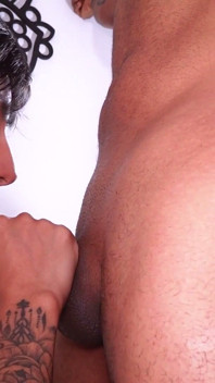 Sehr Sinnlicher Blowjob an Eine Lateinamerikanische Brünette