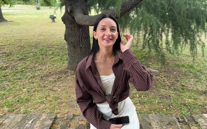 Martin Spell: La ragazza turistica è stata scopata in un bosco. Sesso all'aperto...