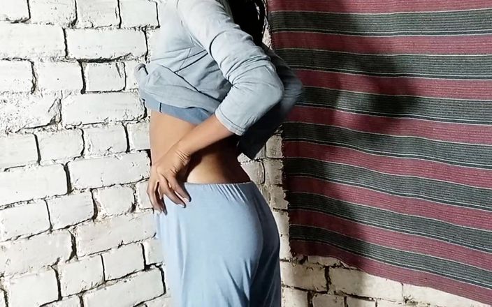 Shivanibaby: La chatte vierge d’une fille du village se fait baiser...