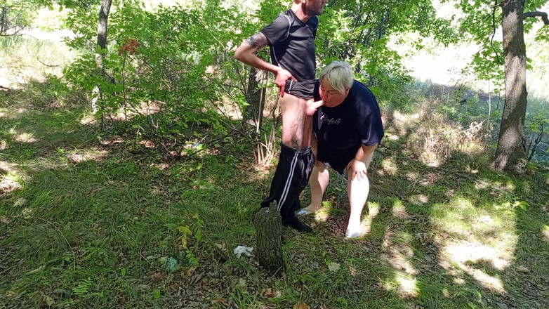 Zona901: Granne ger en offentlig avsugning i parken