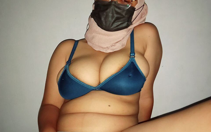 ProductiveApron784: Šukání prsaté manželky, dokud se nespokojí, když je dům tichý