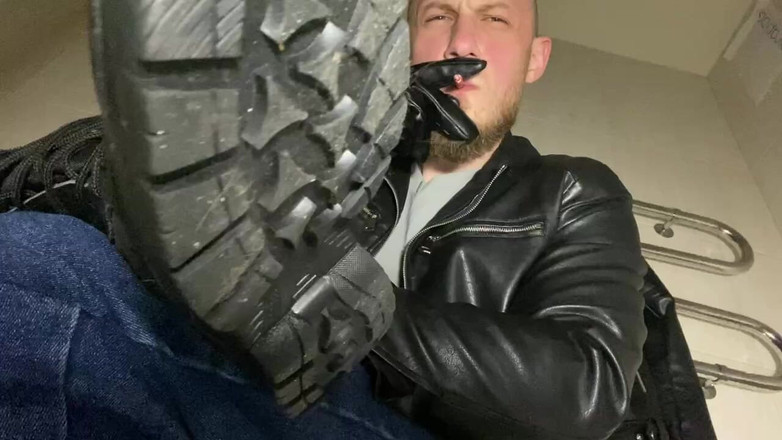 Hunky time: Kožený Šéf Kouří