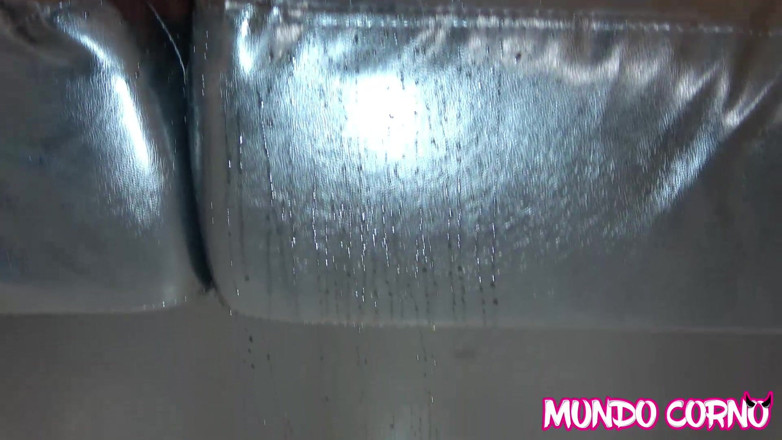 Mundo Corno: สอดลึกและพุ่งน้ําใส่ควยใหญ่ของเพื่อน