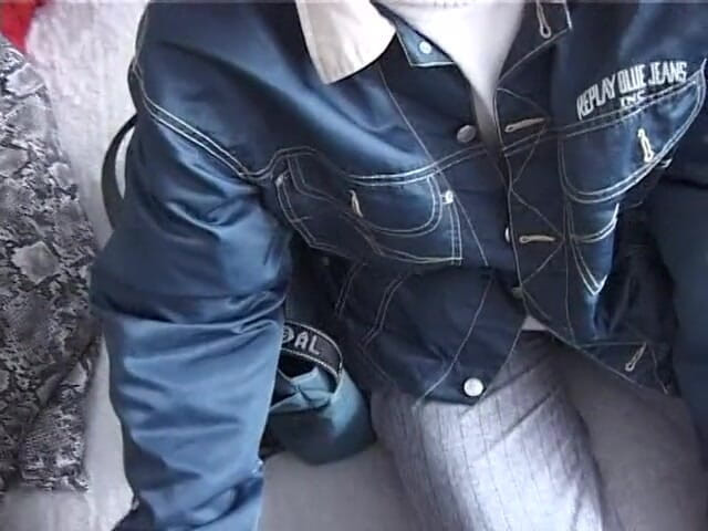 Lucky Wankerz: La troietta bionda si fa un ditalino