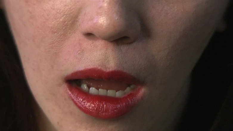 Evangelines Fetish: Ruj caramida pe canapea