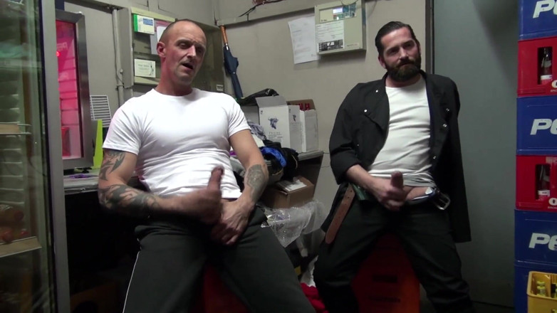 Flemish Filth: Jenna viene scopata da 2 ragazzi