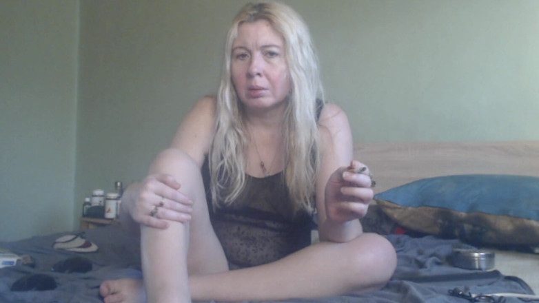sunshinegoddes: 超级金发熟女用乳液自慰