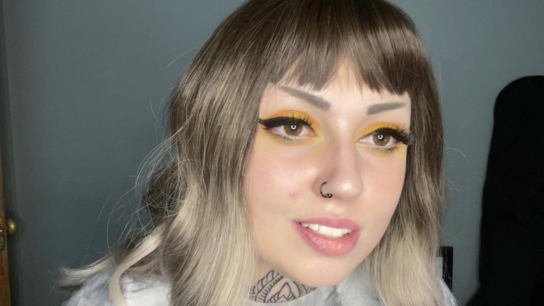 Miss Valentina: Wichsen im bett neben wifey