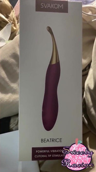 Negresa SSBBW satisface pizda întunecată cu vibrator de clitoris
