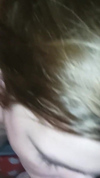 Blowjob MILF amatur buatan sendiri dan deepthroat dengan pancutan mani besar-besaran