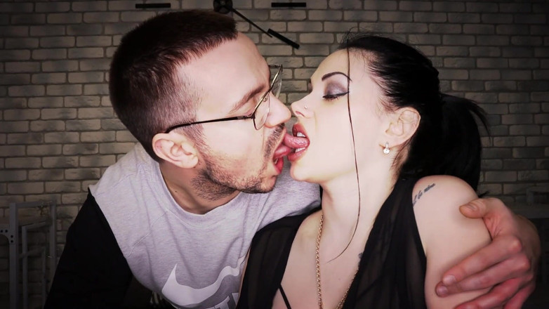 Goddess Misha Goldy: Worship my lips while I am get fucked by real...