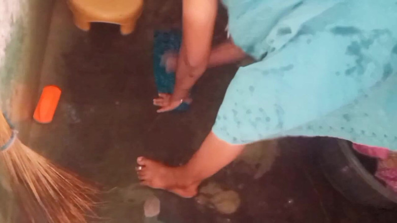 Priyanka314: Tamil ciocia kąpiel wideo porno w wiosce