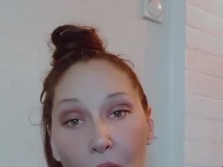 Dominatrix Redsonyja: Miluji zbožňování sebe a zvláště miluji, když mě můj otrok...