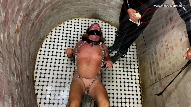 Mistress April: Dominatrix April - waterboarding - captura 2
