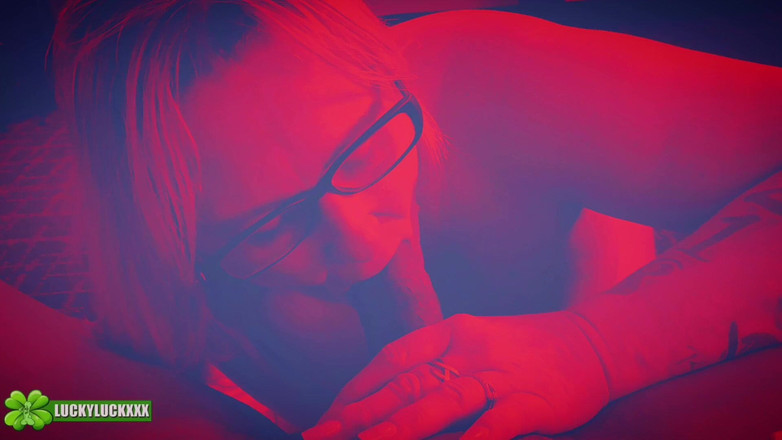 Lucky Luck XXX: Brynn, fille chanceuse - expérience de pipe spéciale POV à Lumière Rouge