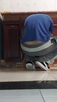 Horn Wife Receives a Plumber Wearing a Skirt Without Panties