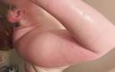 Ruby Wyld: Matură sexy cu țâțe mari își spală și își masează corpul