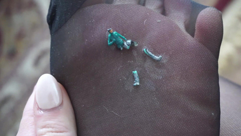 Sasha Curves: Giantess si hraje na schovávanou se zmenšenými kolegy