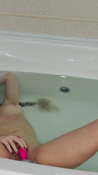 Competo Con Un Amico Nel Tenere Il Respiro Sott'acqua E Scopa