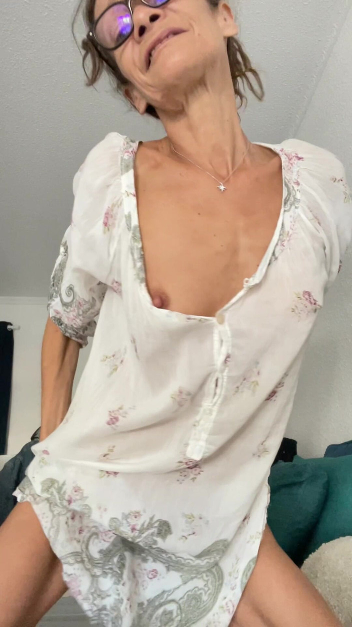 Chris hot studio: Bất ngờ