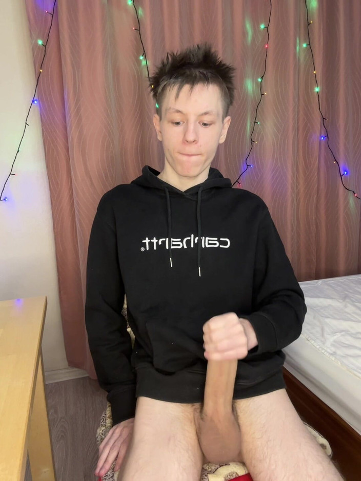 Morflot24: Twink tinguje prostatu během intenzivní sólové ruční pumpy