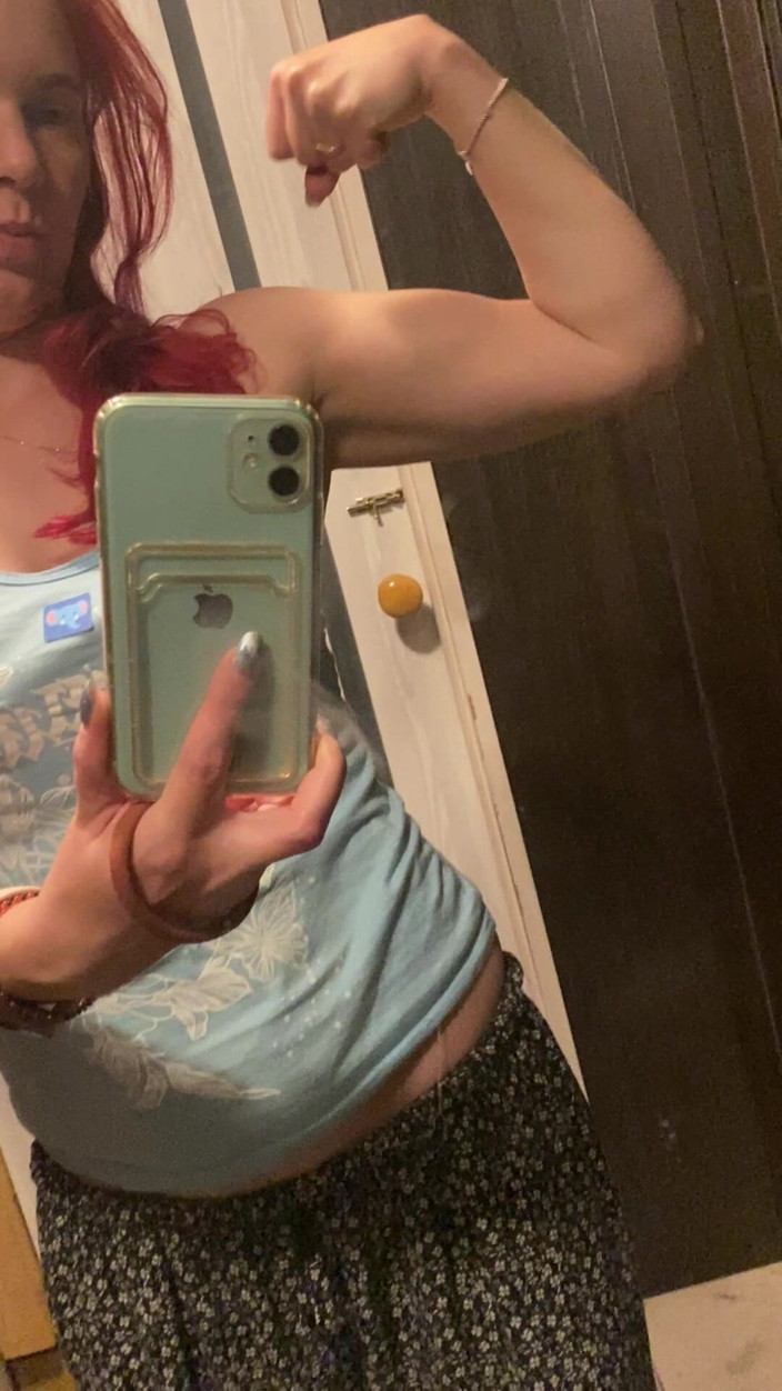 Hairy couple: Redhead MILF Showed Her Big Muscles in Front of Mirror