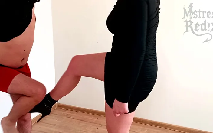 Mistress Redix: Handcuff ballbust