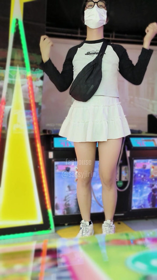 Caged sissy: Caged Sissy: Arkády 1. pokus